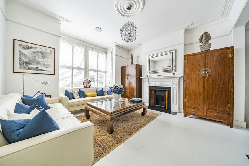 for sale the avenue london 40232 - Gibbs Gillespie