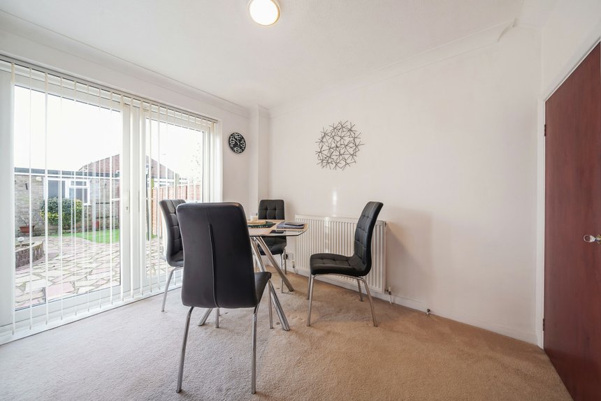 under offer wyteleaf close london 40232 - Gibbs Gillespie