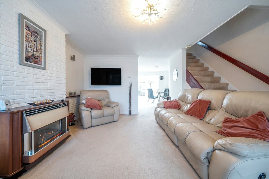 under offer wyteleaf close london 40232 - Gibbs Gillespie