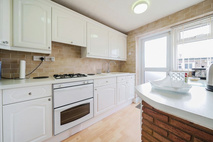 under offer wyteleaf close london 40232 - Gibbs Gillespie
