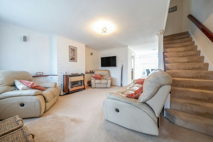 under offer wyteleaf close london 40232 - Gibbs Gillespie