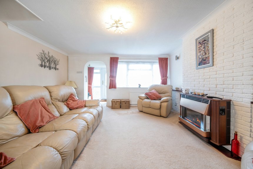 under offer wyteleaf close london 40232 - Gibbs Gillespie