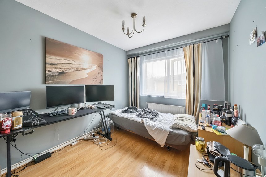 for sale byron way london 40285 - Gibbs Gillespie