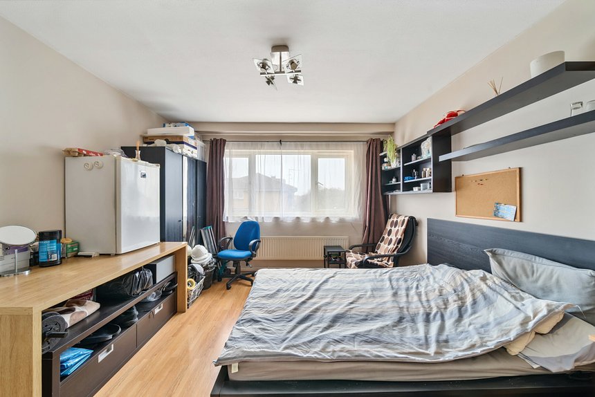 for sale byron way london 40285 - Gibbs Gillespie