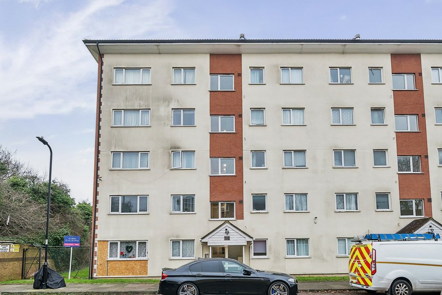for sale byron way london 40285 - Gibbs Gillespie