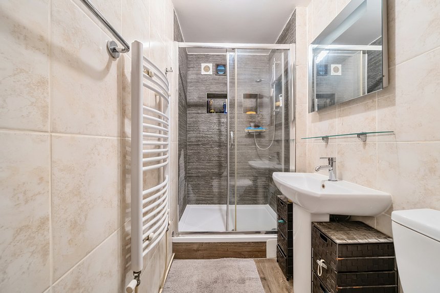 for sale byron way london 40285 - Gibbs Gillespie