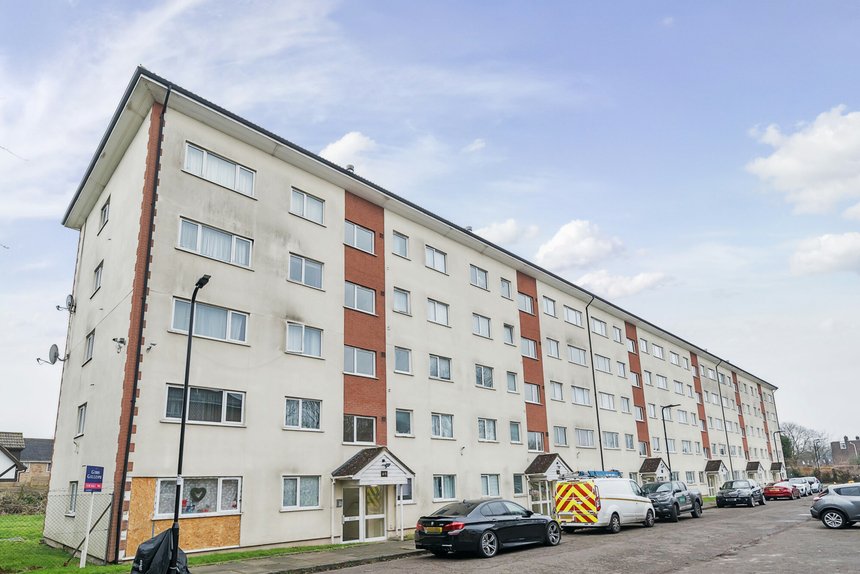 for sale byron way london 40285 - Gibbs Gillespie