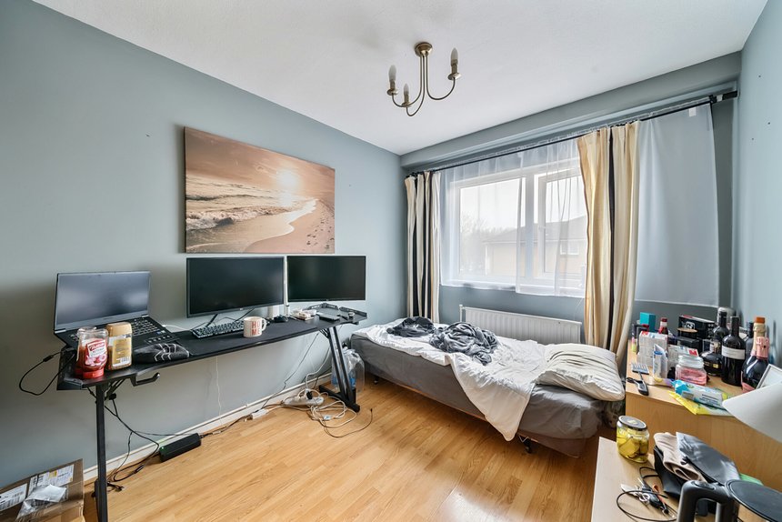 for sale byron way london 40285 - Gibbs Gillespie