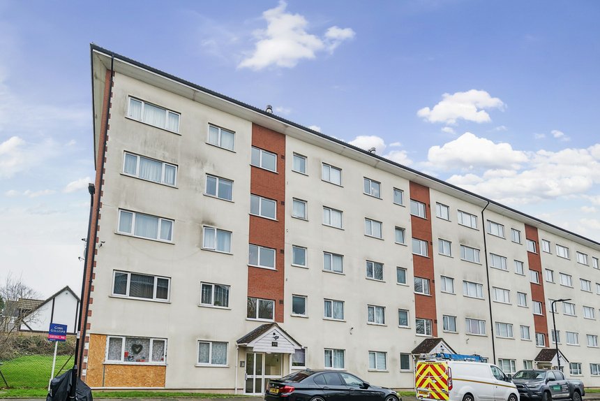 for sale byron way london 40285 - Gibbs Gillespie