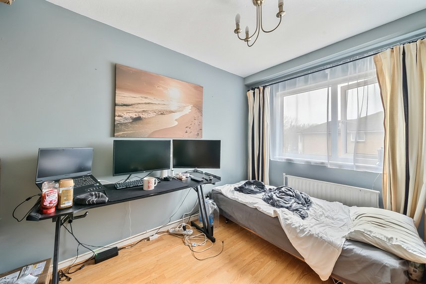 for sale byron way london 40285 - Gibbs Gillespie