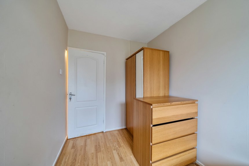for sale byron way london 40285 - Gibbs Gillespie