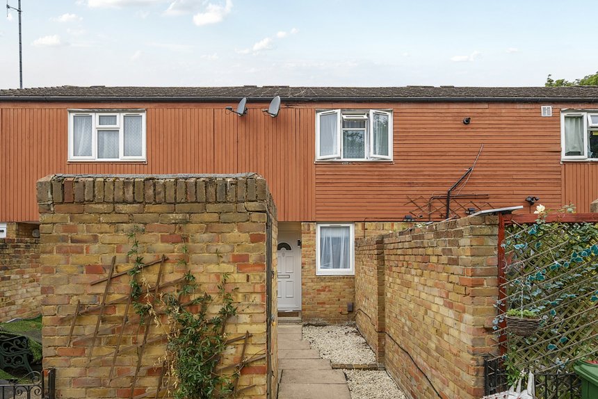 under offer burness close london 40312 - Gibbs Gillespie