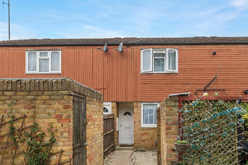 under offer burness close london 40312 - Gibbs Gillespie
