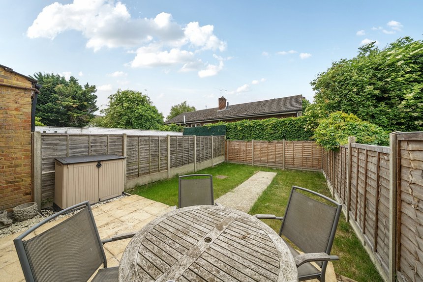 under offer burness close london 40312 - Gibbs Gillespie
