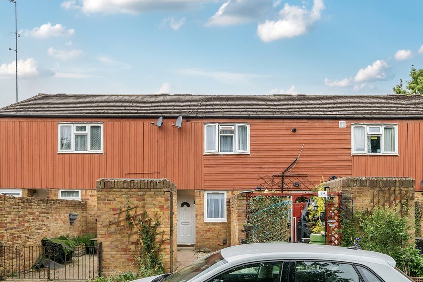 under offer burness close london 40312 - Gibbs Gillespie
