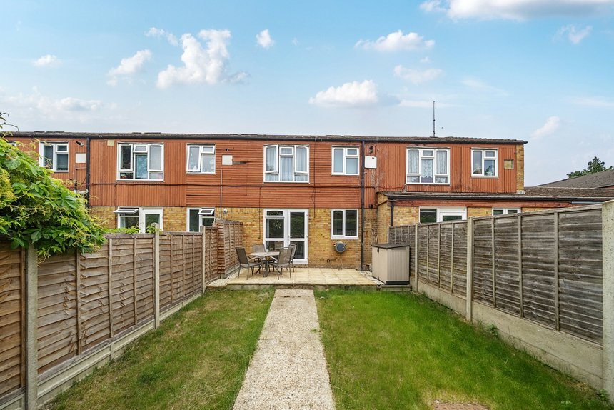 under offer burness close london 40312 - Gibbs Gillespie