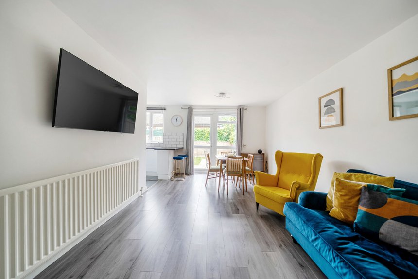 under offer burness close london 40312 - Gibbs Gillespie