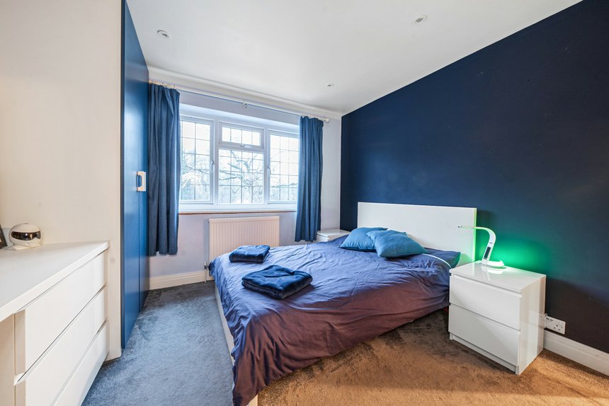 under offer halford road london 40338 - Gibbs Gillespie