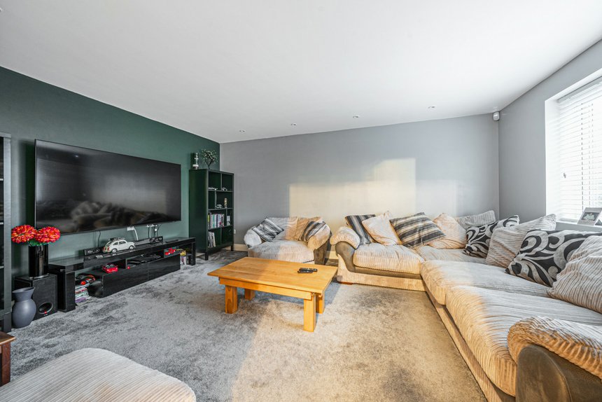 under offer halford road london 40338 - Gibbs Gillespie