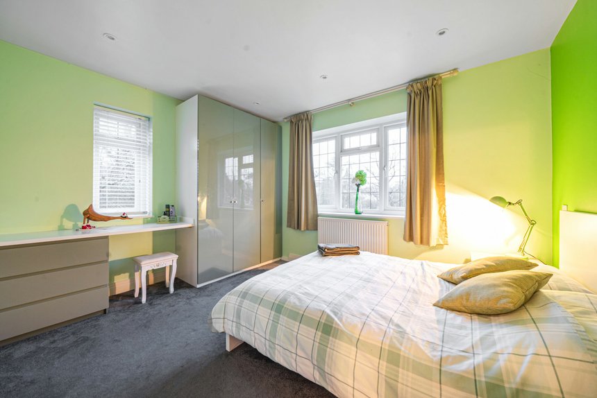 under offer halford road london 40338 - Gibbs Gillespie