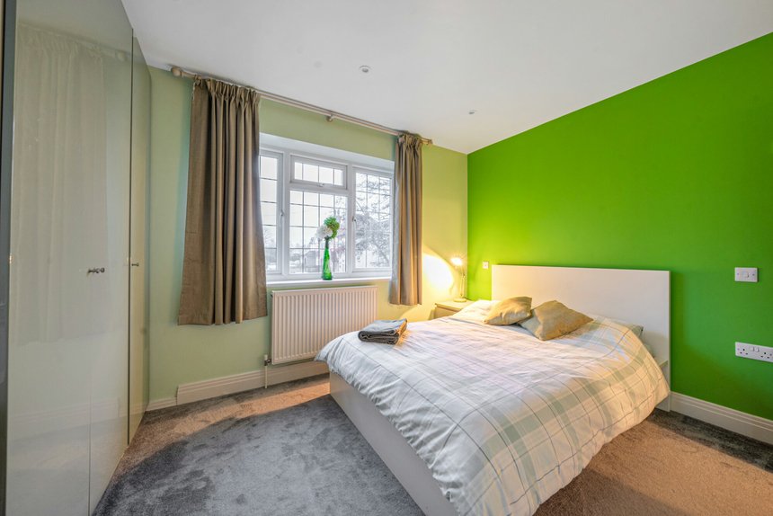 under offer halford road london 40338 - Gibbs Gillespie