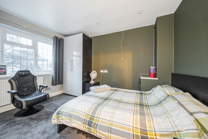 under offer halford road london 40338 - Gibbs Gillespie