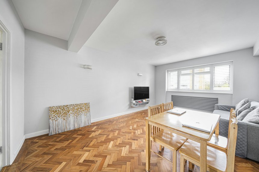 1 bedroom Flat/Apartment for sale in Dove Park, Pinner, Middlesex, HA5