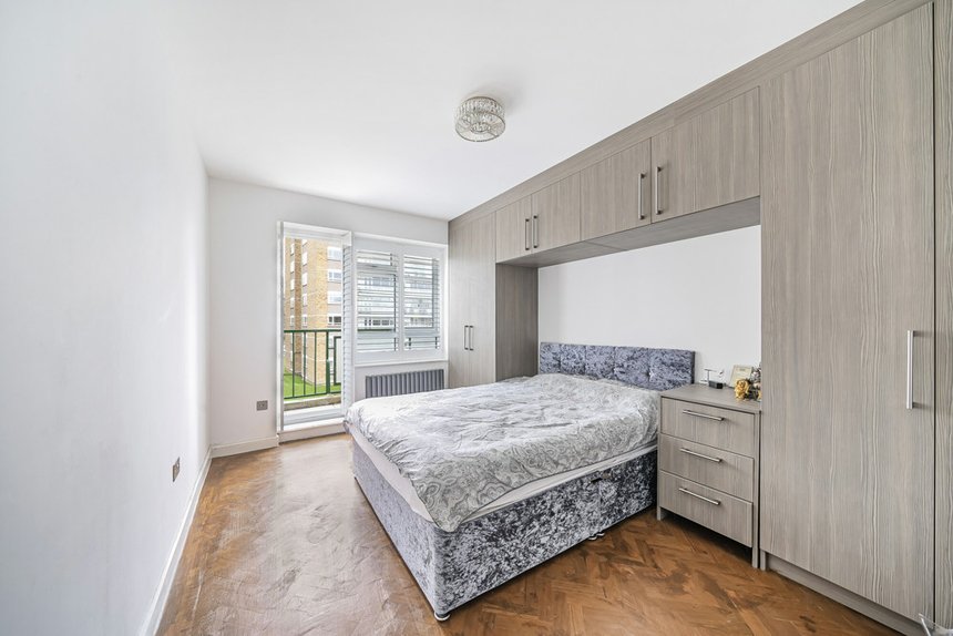 1 bedroom Flat/Apartment for sale in Dove Park, Pinner, Middlesex, HA5