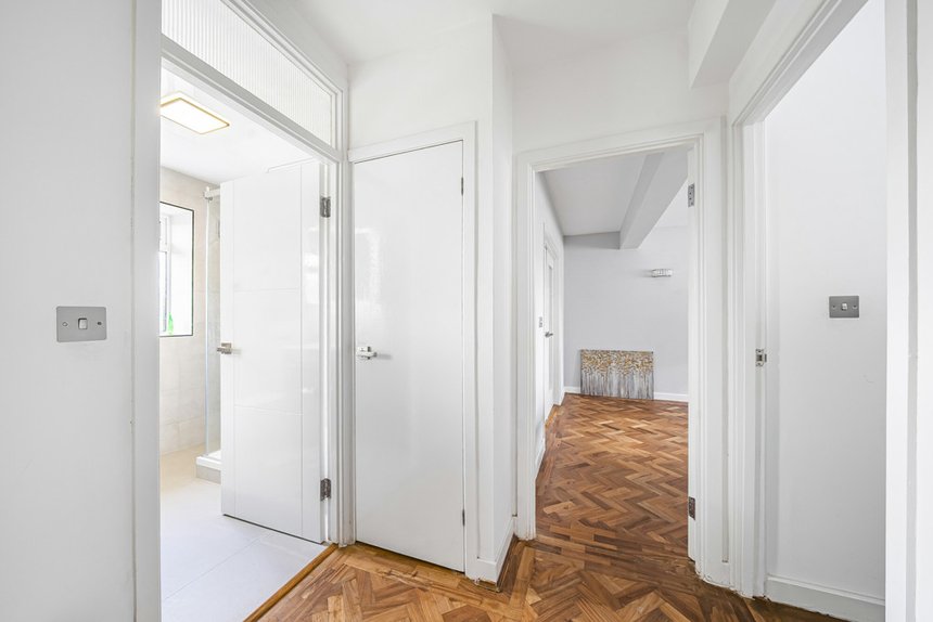 1 bedroom Flat/Apartment for sale in Dove Park, Pinner, Middlesex, HA5