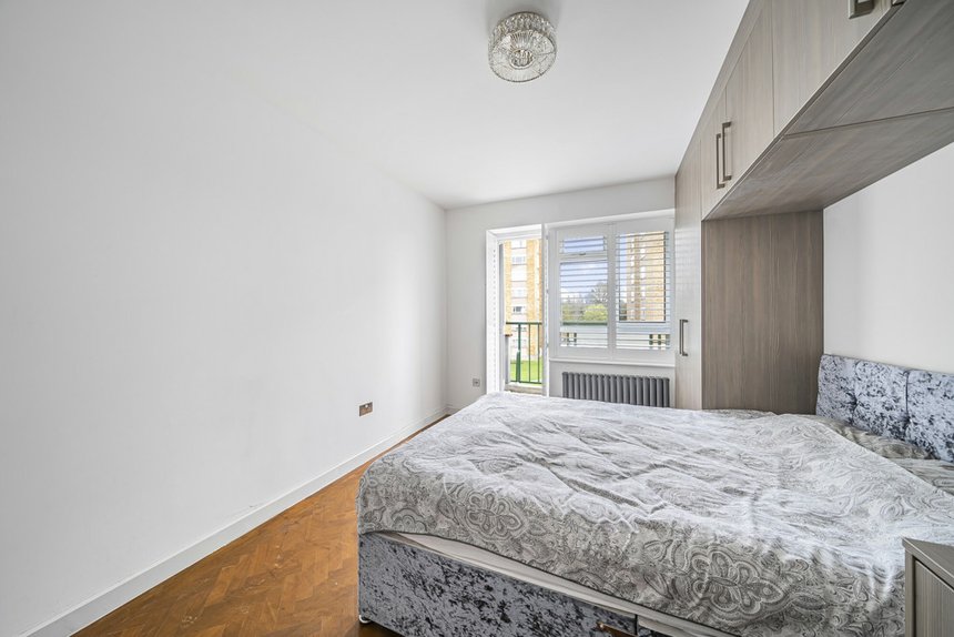 1 bedroom Flat/Apartment for sale in Dove Park, Pinner, Middlesex, HA5