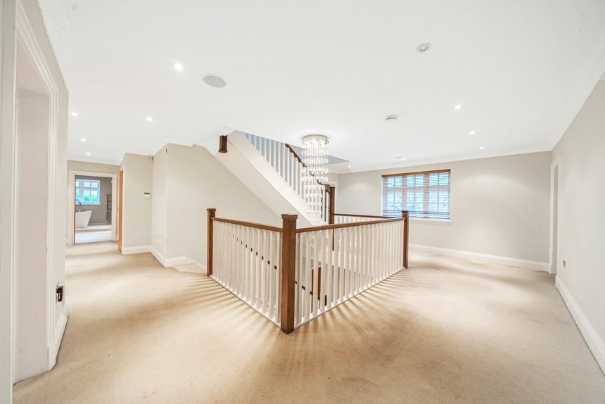 for sale oak glade london 40494 - Gibbs Gillespie