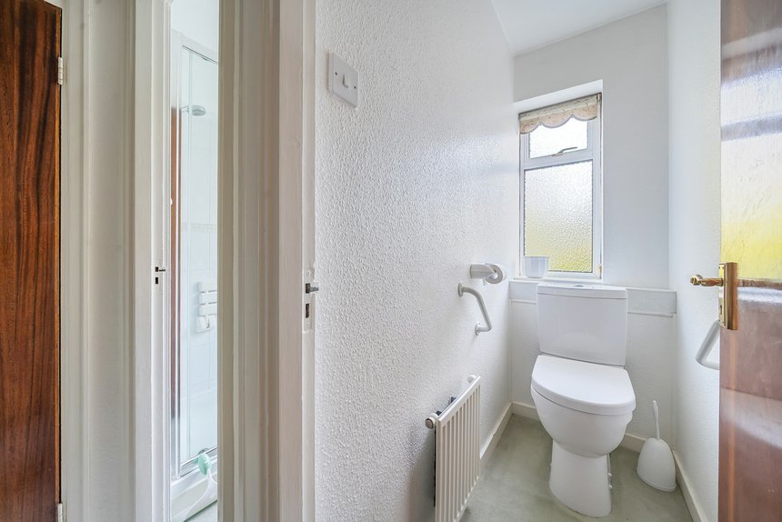 for sale chigwell hurst court london 40557 - Gibbs Gillespie
