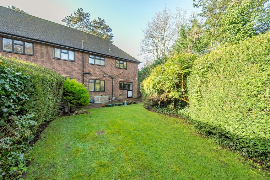 for sale chigwell hurst court london 40557 - Gibbs Gillespie