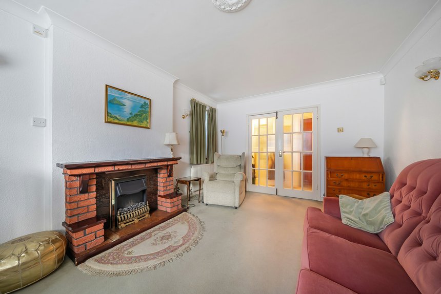 for sale chigwell hurst court london 40557 - Gibbs Gillespie