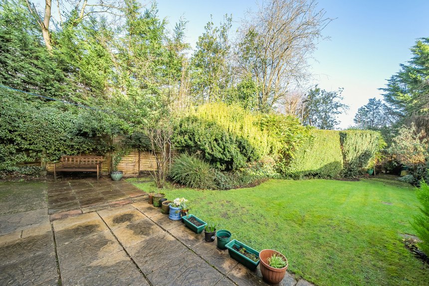 for sale chigwell hurst court london 40557 - Gibbs Gillespie