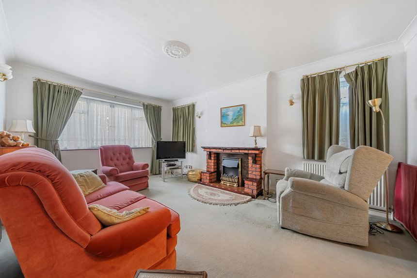 for sale chigwell hurst court london 40557 - Gibbs Gillespie