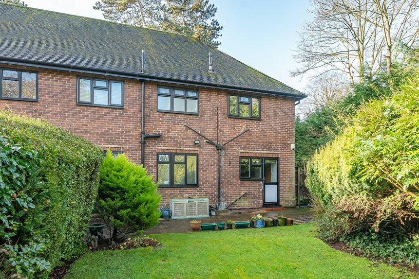 for sale chigwell hurst court london 40557 - Gibbs Gillespie