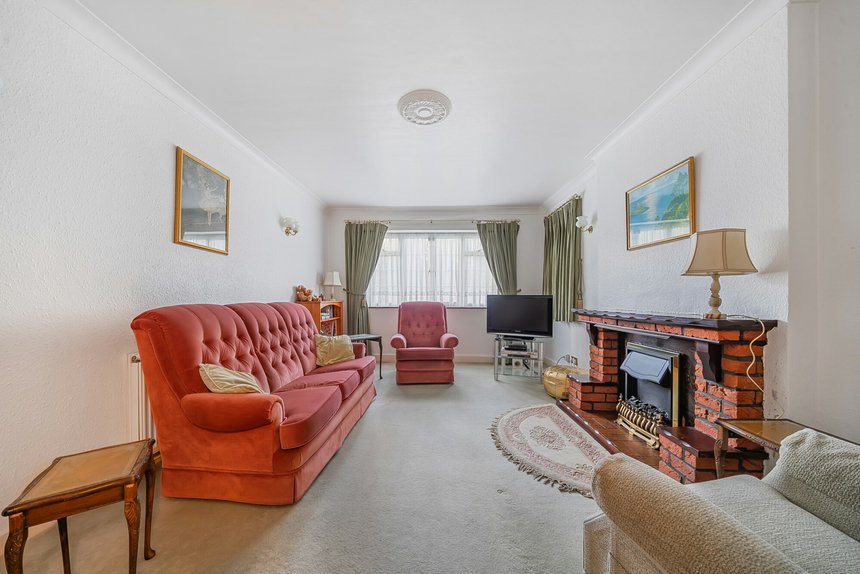 for sale chigwell hurst court london 40557 - Gibbs Gillespie