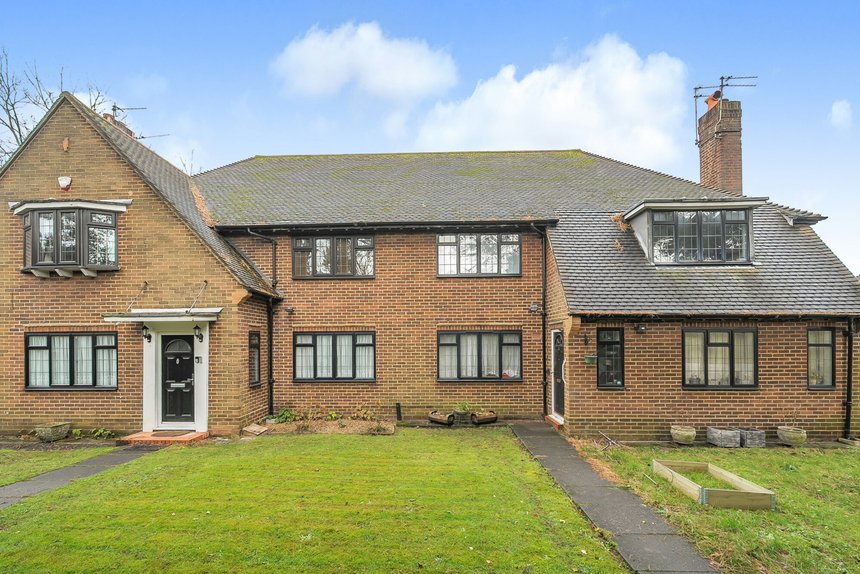 for sale chigwell hurst court london 40557 - Gibbs Gillespie