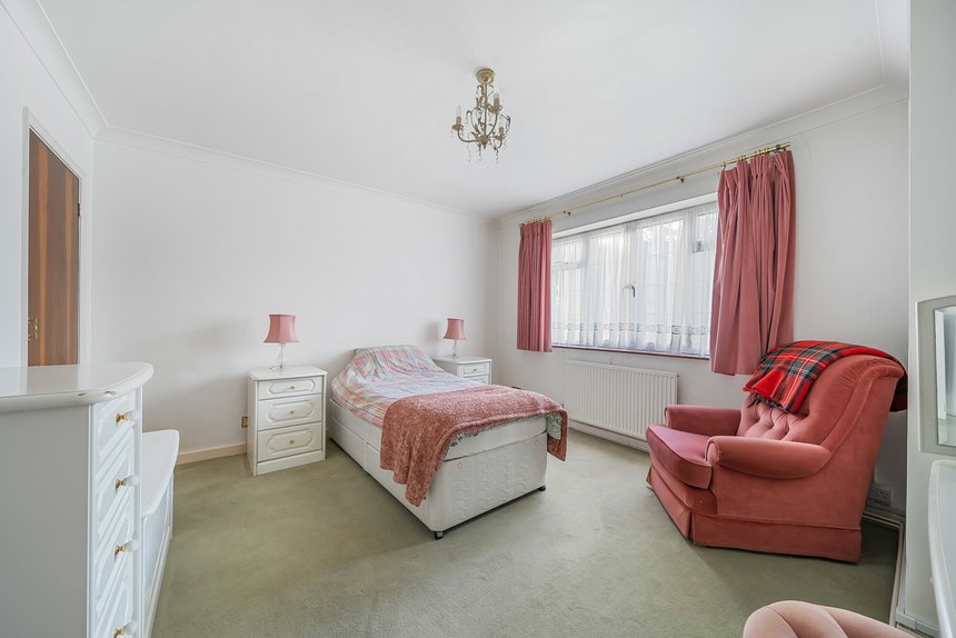 for sale chigwell hurst court london 40557 - Gibbs Gillespie