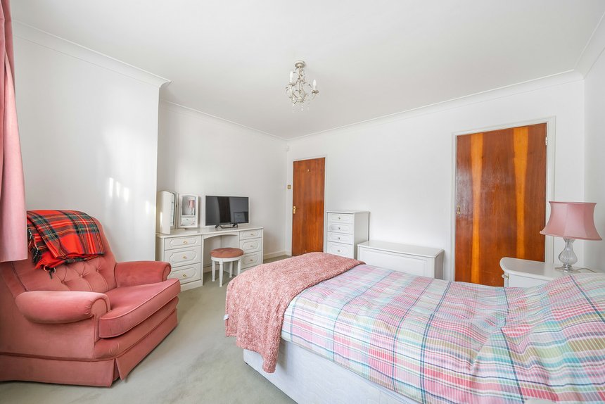 for sale chigwell hurst court london 40557 - Gibbs Gillespie
