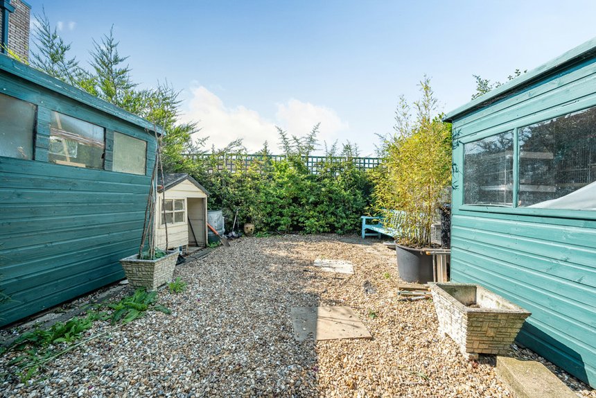 under offer westend gardens london 40606 - Gibbs Gillespie