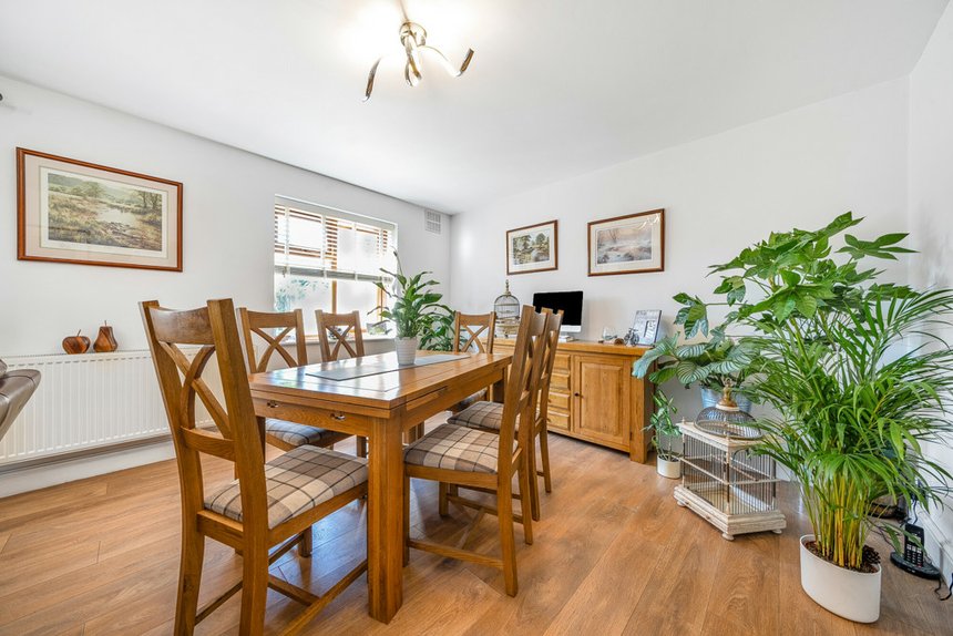 under offer westend gardens london 40606 - Gibbs Gillespie