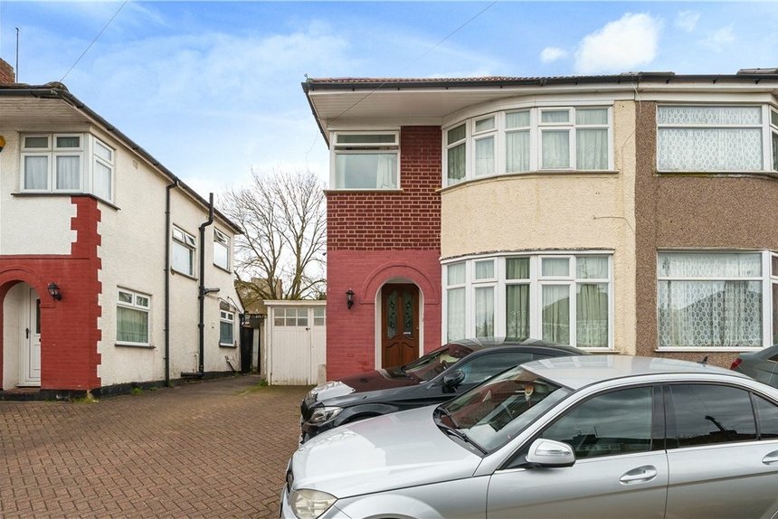 3 bedroom House for sale in The Heights, Northolt, Middlesex, UB5