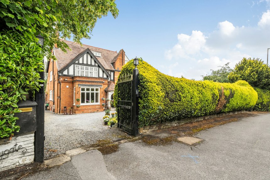 for sale ducks hill road london 40897 - Gibbs Gillespie