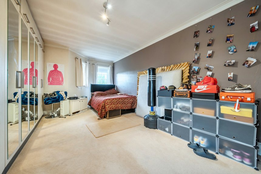 for sale ducks hill road london 40897 - Gibbs Gillespie