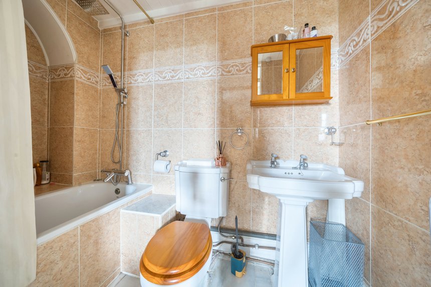 for sale ducks hill road london 40897 - Gibbs Gillespie