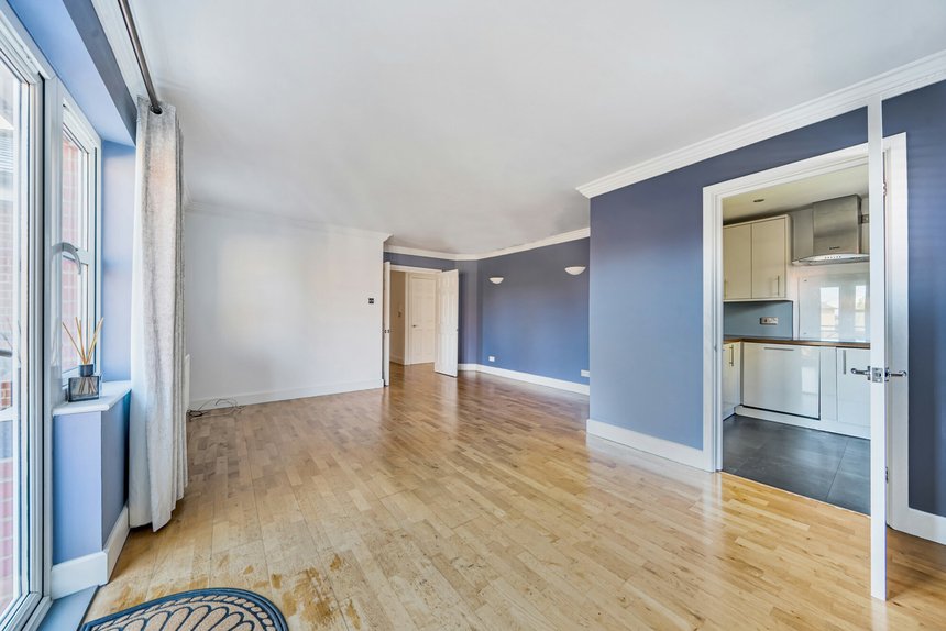 for sale centennial court london 41070 - Gibbs Gillespie