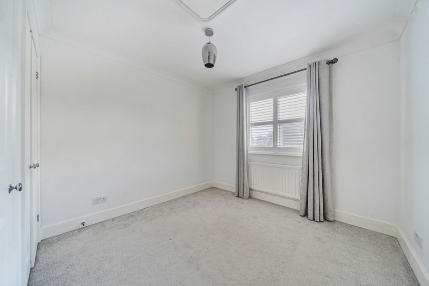 for sale centennial court london 41070 - Gibbs Gillespie