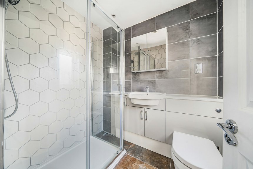 for sale centennial court london 41070 - Gibbs Gillespie